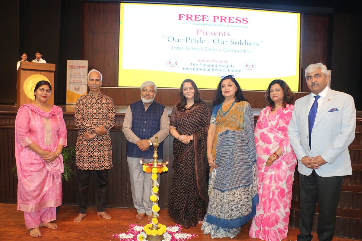 Jury members and chief guest of the programme (From left Juhi Agrawal; Dilip Lokre; Satish Shotriya; Keran Bahadur, Chairperson, Colonel’s Academy, Mhow; Saini, wife of Major General Deepak Saini, Anamika Singh Principal Emerald Heights International School and Major General Deepak Saini